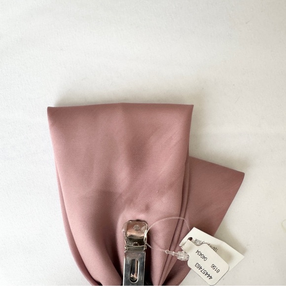 Free People Pink Satin Clip-In Bow – Ballet Pink – NWT
 Pink Bow Hair Accessory - Picture 4 of 4